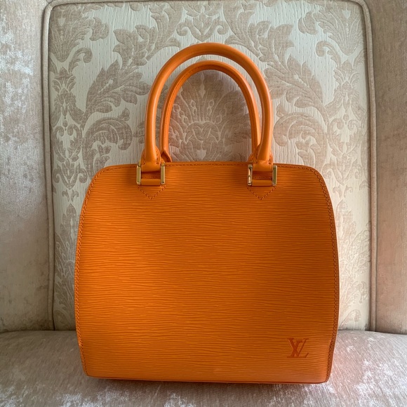 Louis Vuitton 2002 Pre-owned Épi Pont Neuf Handbag